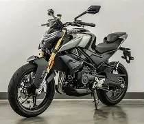 包含摩托车赛季后赛上演强强对话，岭东霹雳队逆转渝州天虎队，团队配合流畅；复盘值得玩味的词条